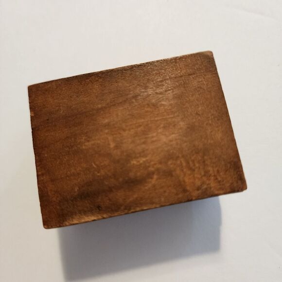 Small Carved Wooden Trinket Box l - Picture 3 of 5